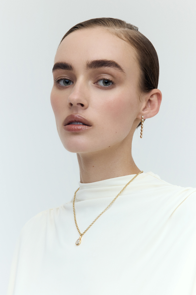 The Beauty of Bezel Settings: Timeless Elegance in Jewellery